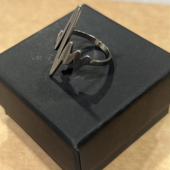 Stainless Steel Heartbeat Ring - Picture 4 of 9